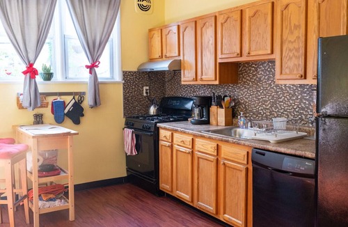 Newbold House | 16 Beds: Groups, Wedding, Grads, Gathering Space!