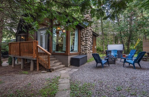 Sainte-Lucie-des-Laurentides Ski Chalet | 1601 - Le Petit Renard - Chalet with Spa and Beach