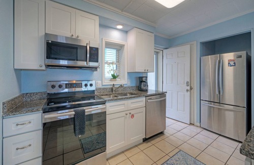 Port Aransas House | 16 Condos, Sleeps 108 w/Pools, Beach Access & Boardwalk | Island Retreat