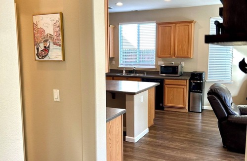 Patterson House | 16 Guest- CA King Bed, RV Parking