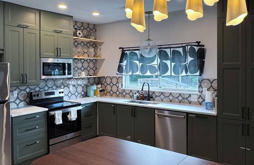 Denton House | 16 guests, 3 Full Baths, 2 sets W/D, RV Parking