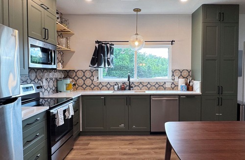 Denton House | 16 guests, 3 Full Baths, 2 sets W/D, RV Parking