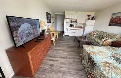 Waikiki Condo | 16 GUESTS , 4 X ❤️AWESOME STUDIOS❤️ , FREE PARKING, 5MIN TO OCEAN