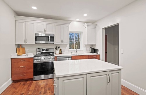 Palmyra Apartment | 16 Guests- 7 Mins Hill Cumorah/En Suite Bathrooms