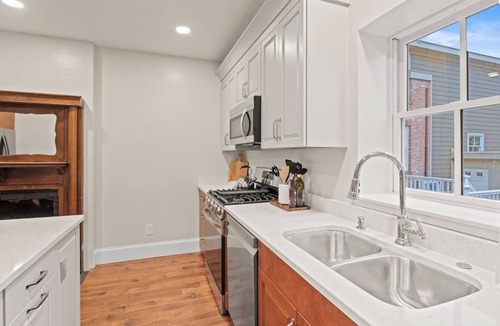 Palmyra Apartment | 16 Guests- 7 Mins Hill Cumorah/En Suite Bathrooms
