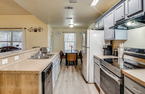Dallas House | 16 Mi to Dallas Stadium! Home w/Easy City Access
