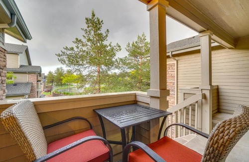 Aurora House | 16 Mi to DIA: Townhome w/Fireplace in Aurora