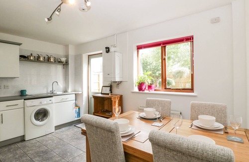 Bradford-on-Avon Cottage | 16 Mythern Meadow