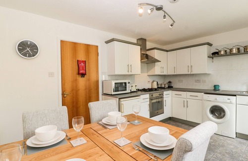 Bradford-on-Avon Cottage | 16 Mythern Meadow