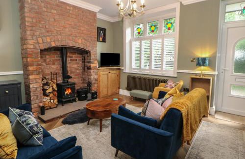 Little Hayfield House | 16 Oak Bank