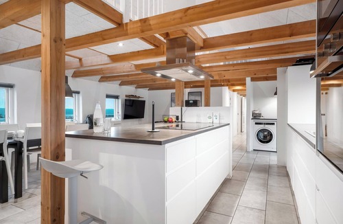 Thisted Municipality House | 16-person holiday home with view over the water and wilderness bath.