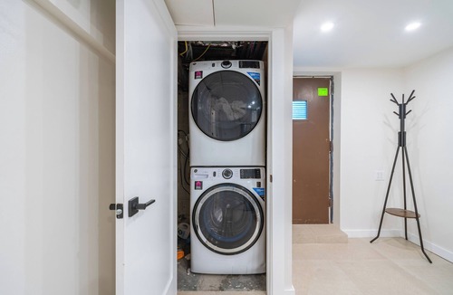 Passaic Apartment | 16 shower Head Stay Luxury Stay