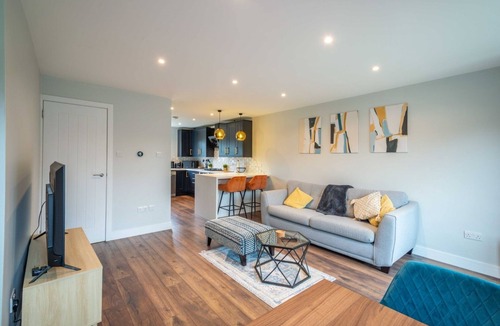 Newmarket Apartment | 16 Waterloo Close, Newmarket