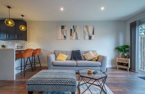 Newmarket Apartment | 16 Waterloo Close, Newmarket