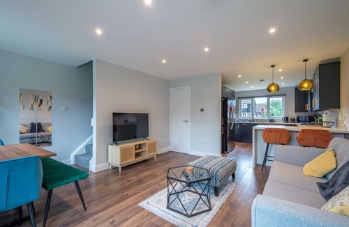 Newmarket Apartment | 16 Waterloo Close, Newmarket