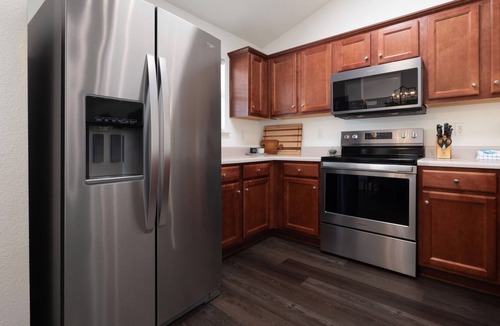 Spanish Fort House | +1600sf Quiet with Parking Stocked Kitchen Workspace