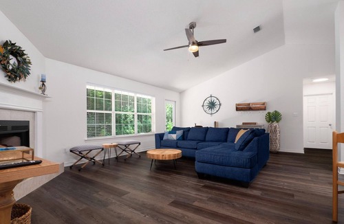 Spanish Fort House | +1600sf Quiet with Parking Stocked Kitchen Workspace