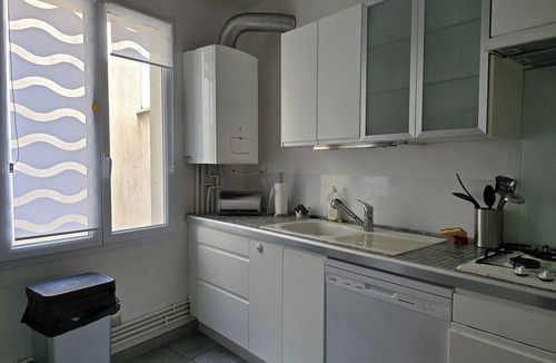 Nimes City Centre Apartment | 160m² Bright Flat in Central Nîmes