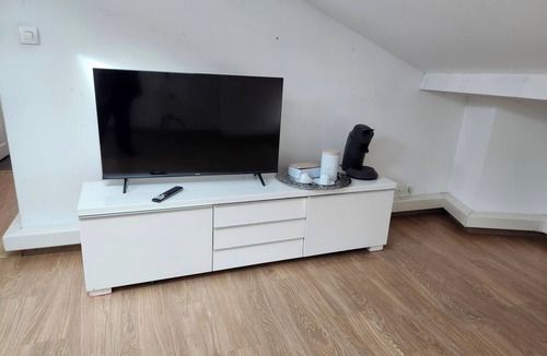 Nimes City Centre Apartment | 160m² Bright Flat in Central Nîmes