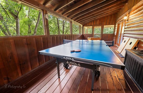 Sevierville Cabin | 161 m² Cabin ∙ 2 bedrooms ∙ 8 guests