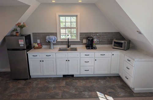 Chiltonville House | 1620 Retreat - Walk to BID Hosp, Private suite