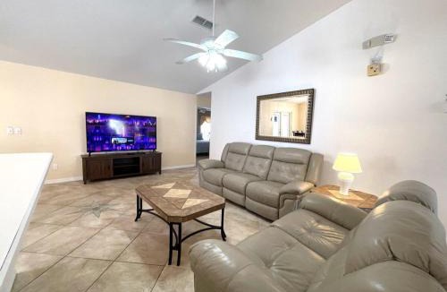 San Angelo Villa | 1629 Oak Hill Trail