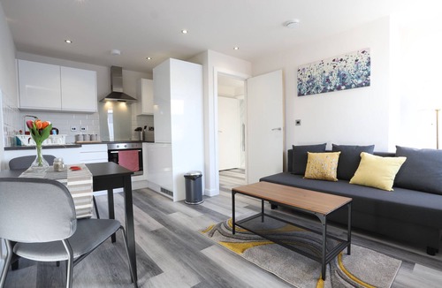 Sheldon Apartment | 16Birmingham NEC/Airport Interchange shortstay homebase