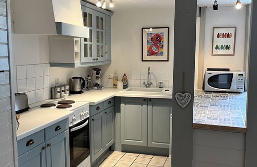 Edon Cottage | 16th Century Cottage with private heated pool and panoramic views