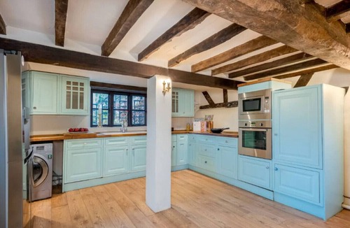 Kennington House | 16th Century Thatched Cottage!