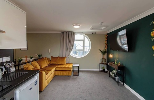 Hartlepool Apartment | 17 Bowline · Superb Studio + Free Parking - Pass the Keys