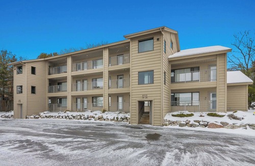 Elk Rapids Condo | #17 ELK RAPIDS BEACH CONDOMINIUM
