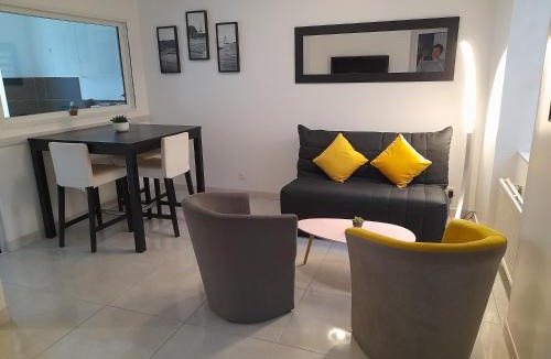 Lannion Apartment | 17, face à la gare