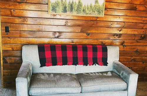 Columbia Falls Cabin | #17 - Flagpole View Cabins - Deluxe Cabin