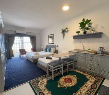 Tanjung Bungah Apartment | 17 Jazz sweet beachfront resort