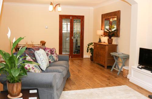 Oakamoor House | 17 Riverside