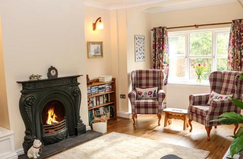 Oakamoor House | 17 Riverside