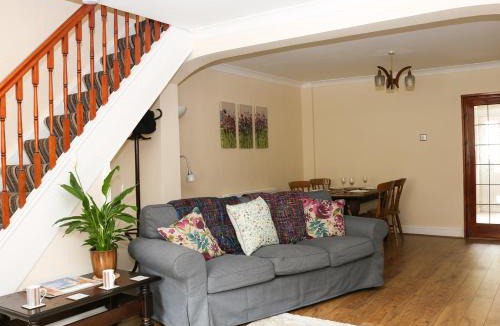 Oakamoor House | 17 Riverside