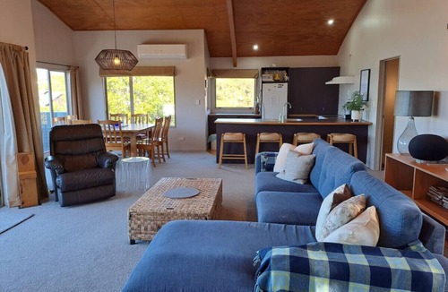 Acacia Bay House | 17 Te Urunga Place, Taupo