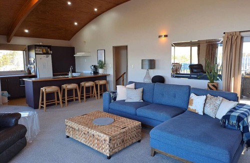 Acacia Bay House | 17 Te Urunga Place, Taupo