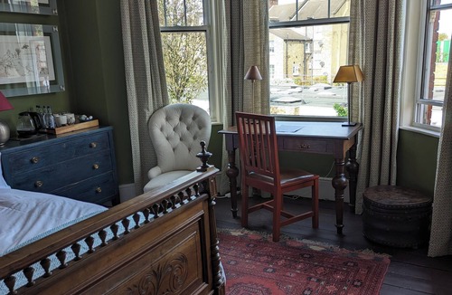 Lambeth Bed & Breakfast | 17 Trent Road