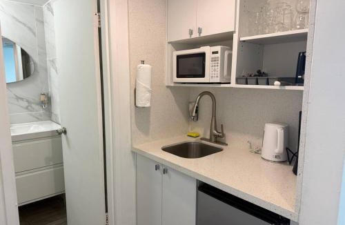 Mid Beach Apartment | 1701 - Studio Ocean Front Free Parking Pool