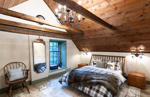 Selkirk Bed & Breakfast | 1735 Stone Farmhouse