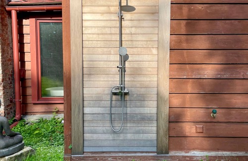 Selkirk Bed & Breakfast | 1735 Stone Farmhouse