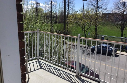 Verdun Apartment | #175 Large 1 bedroom, Cozy and Bright Apartment