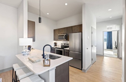 Downtown Hotel | 175 LEX - Bon Voyage Condo