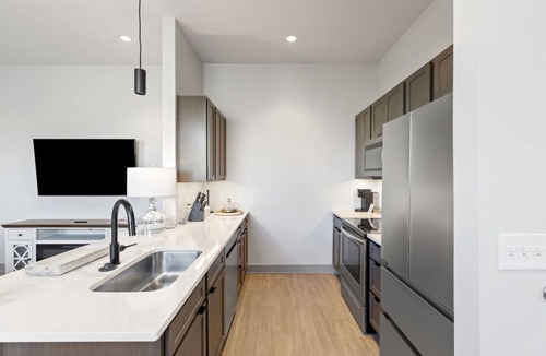Downtown Hotel | 175 LEX - Bon Voyage Condo