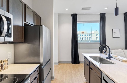 Downtown Hotel | 175 LEX - Bon Voyage Condo