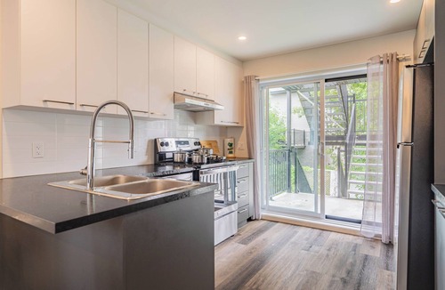 Lafleche Apartment | 1758 Rue Balmoral Modern & Spacious Retreat