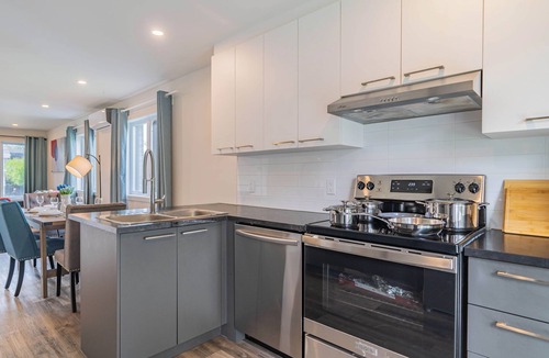 Lafleche Apartment | 1758 Rue Balmoral Modern & Spacious Retreat
