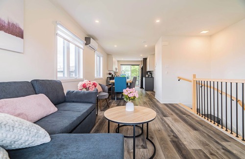 Lafleche Apartment | 1760 Rue Balmoral Prime Montreal Location – Walk to Museums, Dining & Events